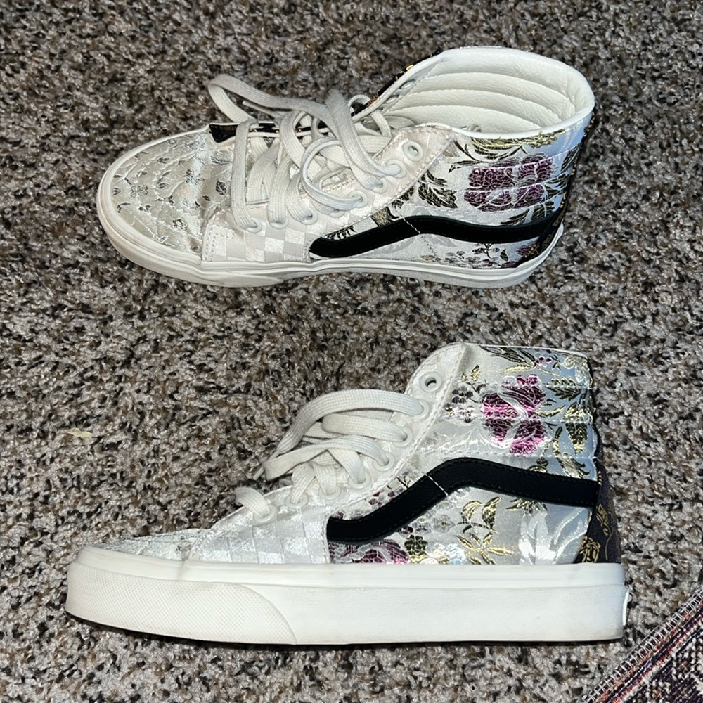 Like New floral jacquard Vans size 6 women’s